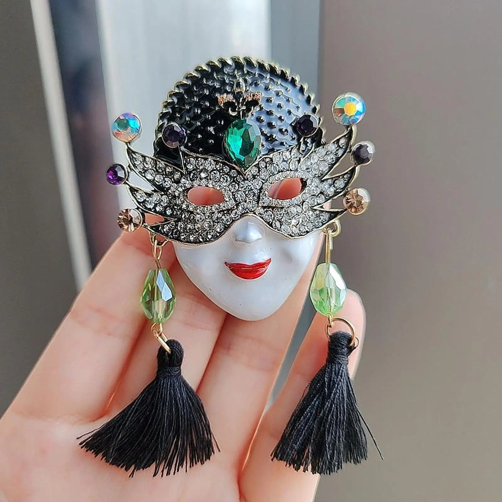 Chinoiserie Queen Mask Brooch Rhinestones Brooch Pin for Dress Shirts Gowns