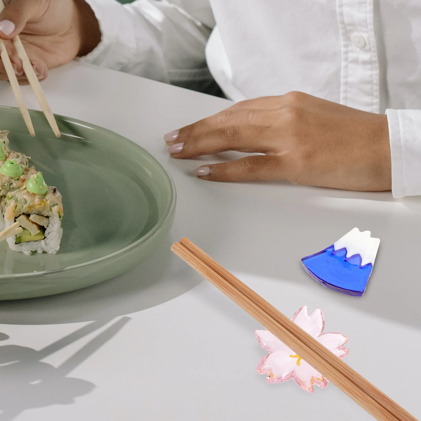 

2Pcs Unique Japanese Chopstick Rests Glass Material Practical Tabletop Decoration Writing Brush Holder Chopstick Rest