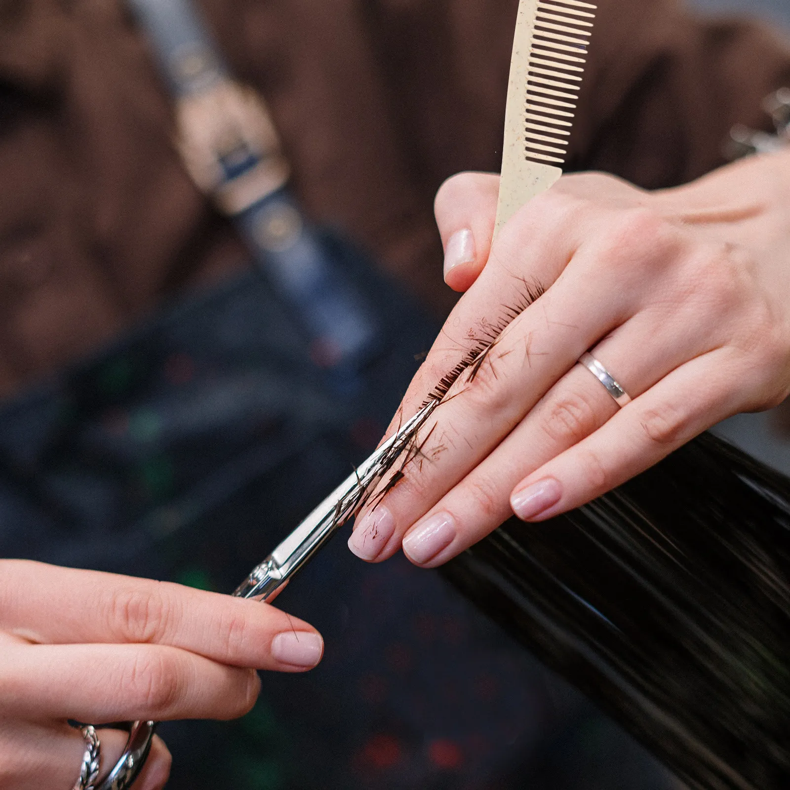 

50Sets Disposable Plastic Hair Comb Ergonomic Grip Tangling Free Salon Travel Comb for Hair Cutting Dyeing Styling Hotel Pocket