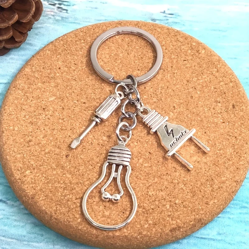 1pc Screwdriver, Light Bulb, Electrician Maintenance Tool Keychain, Men's Backpack Pendant Fro Father Grandpa