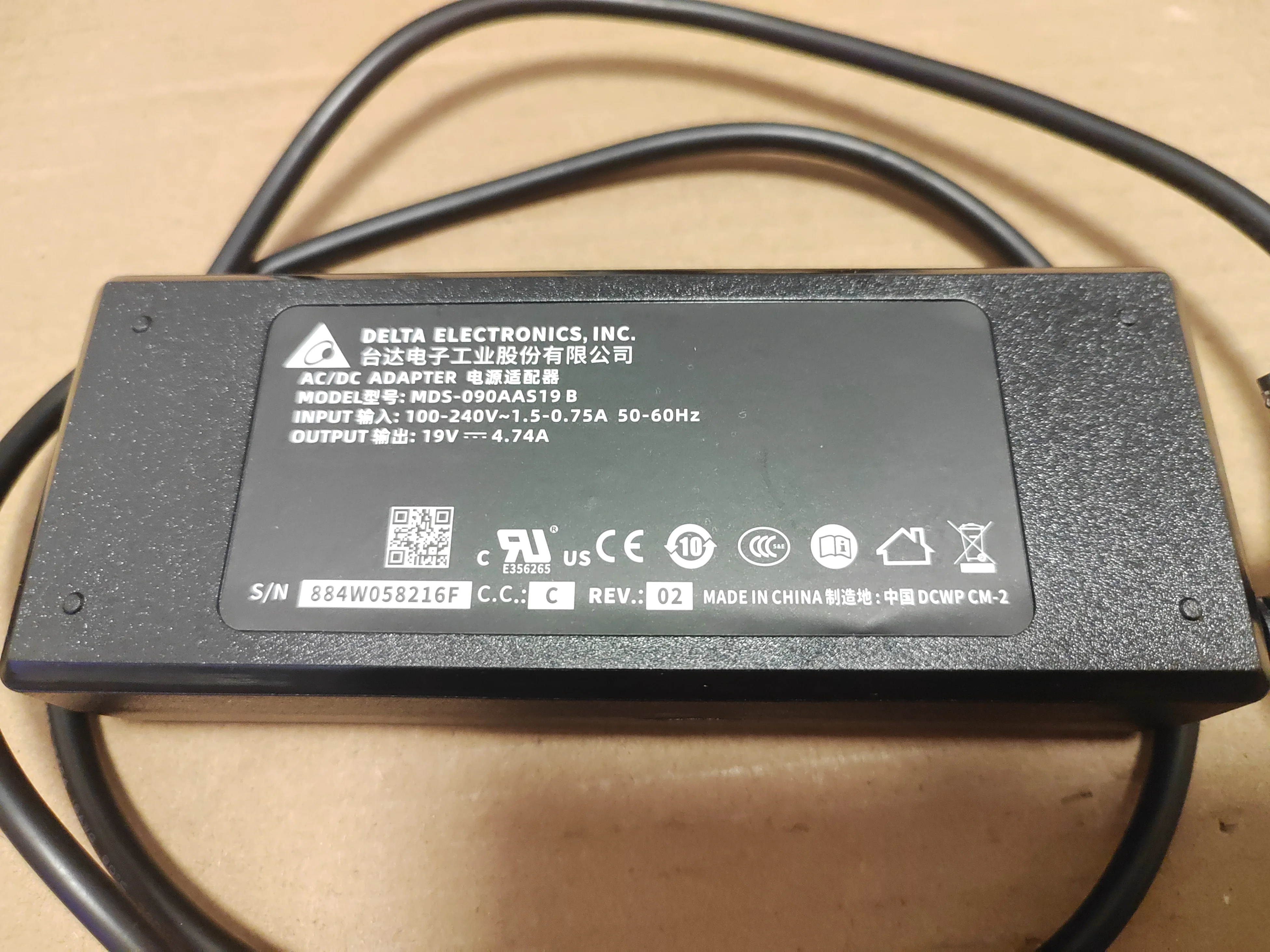 

1 шт., цветной ультразвуковой адаптер питания Delta, 3-контактный, 19 В, 4,74 А, модель MDS-090AAS19B