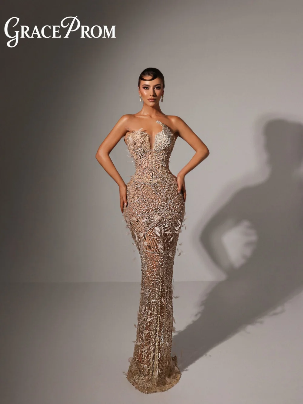 ชุดราตรีไหล่เดียว GraceProm ประดับเลื่อมวิบวับ ชุดราตรีทรงเอไลน์ยาวกรอมพื้น แต่งขนนกอย่างประณีต สำหรับงานปาร์ตี้