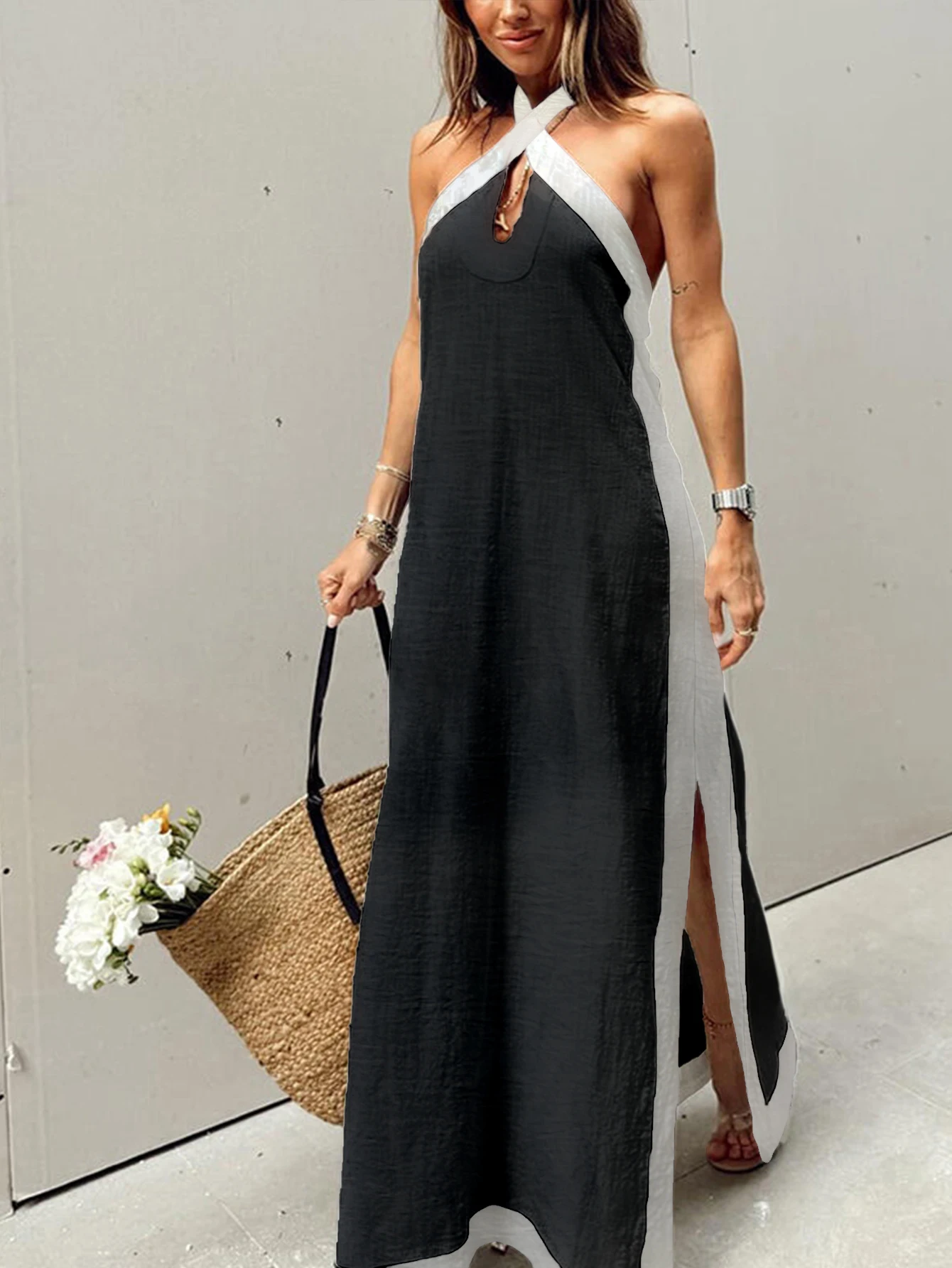Vestido maxi com recorte halter preto e branco – vestido dividido sem mangas com acabamento contrastante para férias de verão