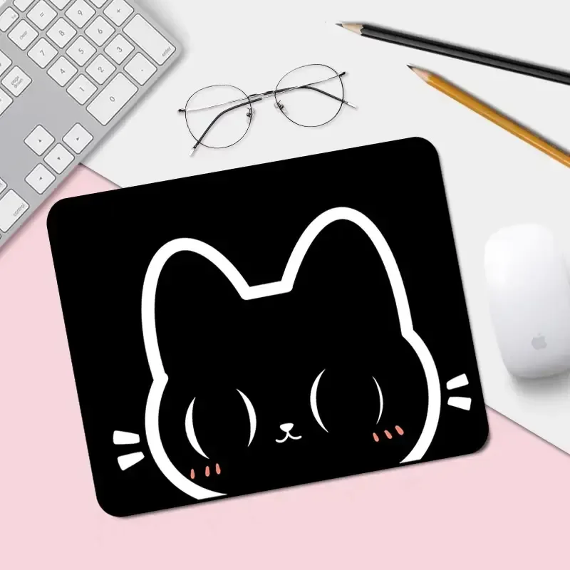

Прекрасный коврик для мыши с черным котом, маленькие резиновые коврики для офисного стола XS, компьютерные аксессуары, моющиеся, противоскользящие, с прецизионным замком