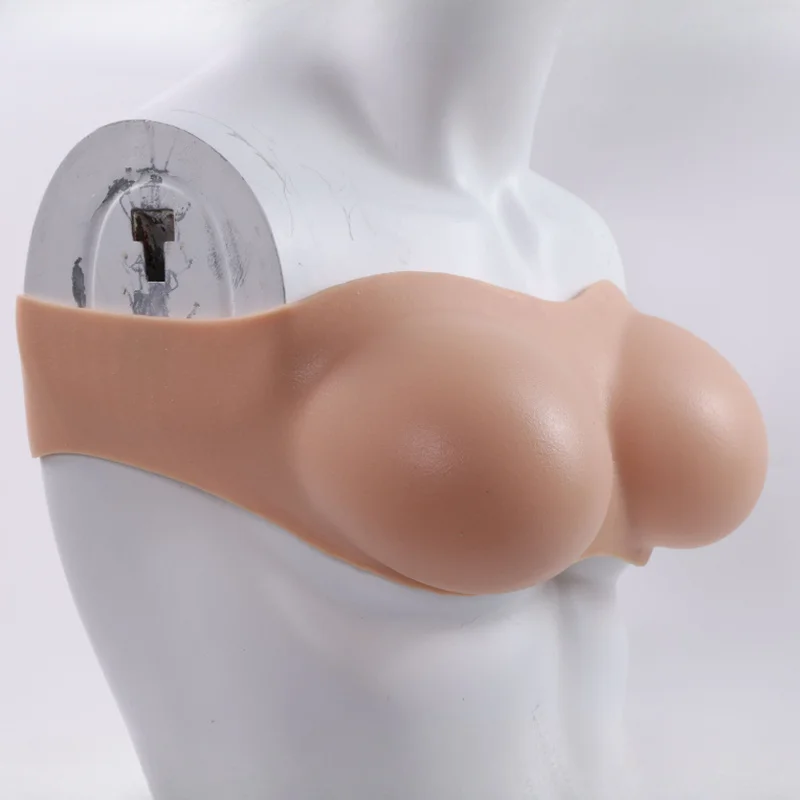 Strapless silicone wearing on breasts provides a more comfortable and easy to wear experience. Combining style and comfort,