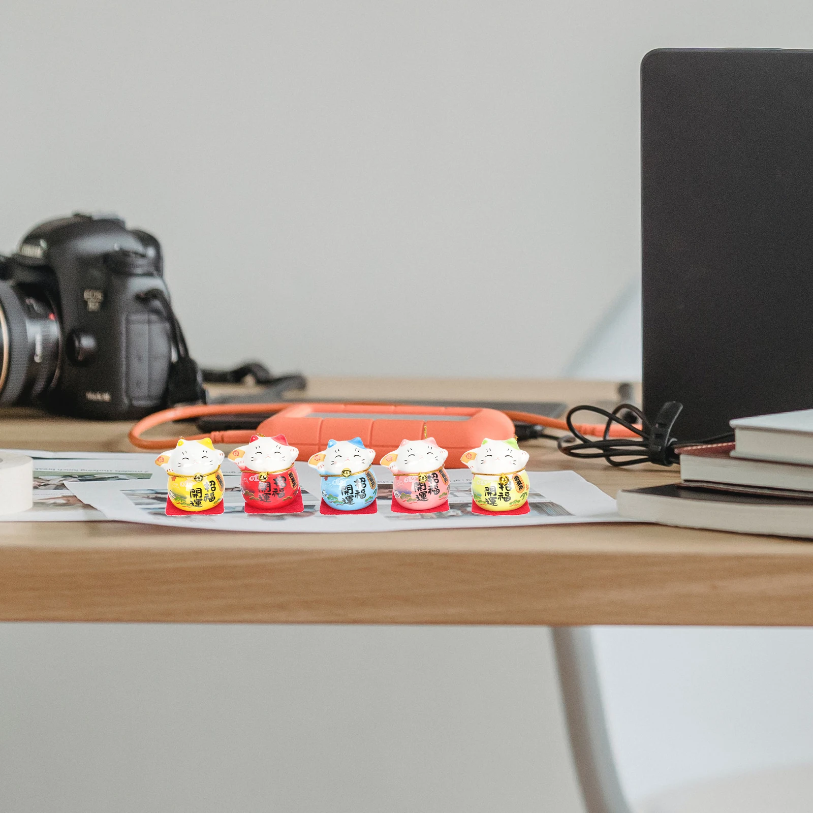 

5Pcs Lucky Cat Decoration Ceramic Auspicious Sign Creative Desktop Decor for Home Office Car Indoor Tabletop Ornament