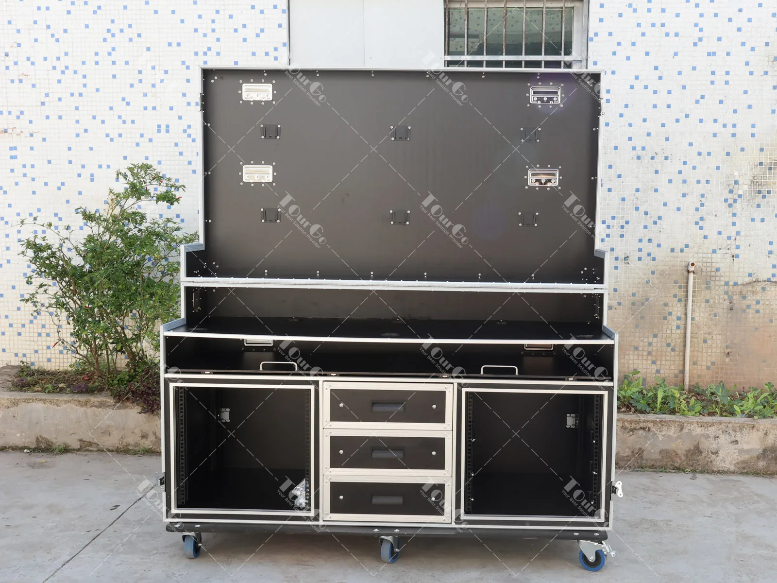 Caixa de produção de vídeo flip-top de 6 x 24 polegadas com espaço em rack de 2 x 10U