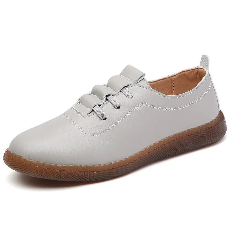 2023 Summer New Soft Sole Small White Shoes for Women Hollow Mother Shoes Small Leather Shoes Casual Bean Shoes for Women Large