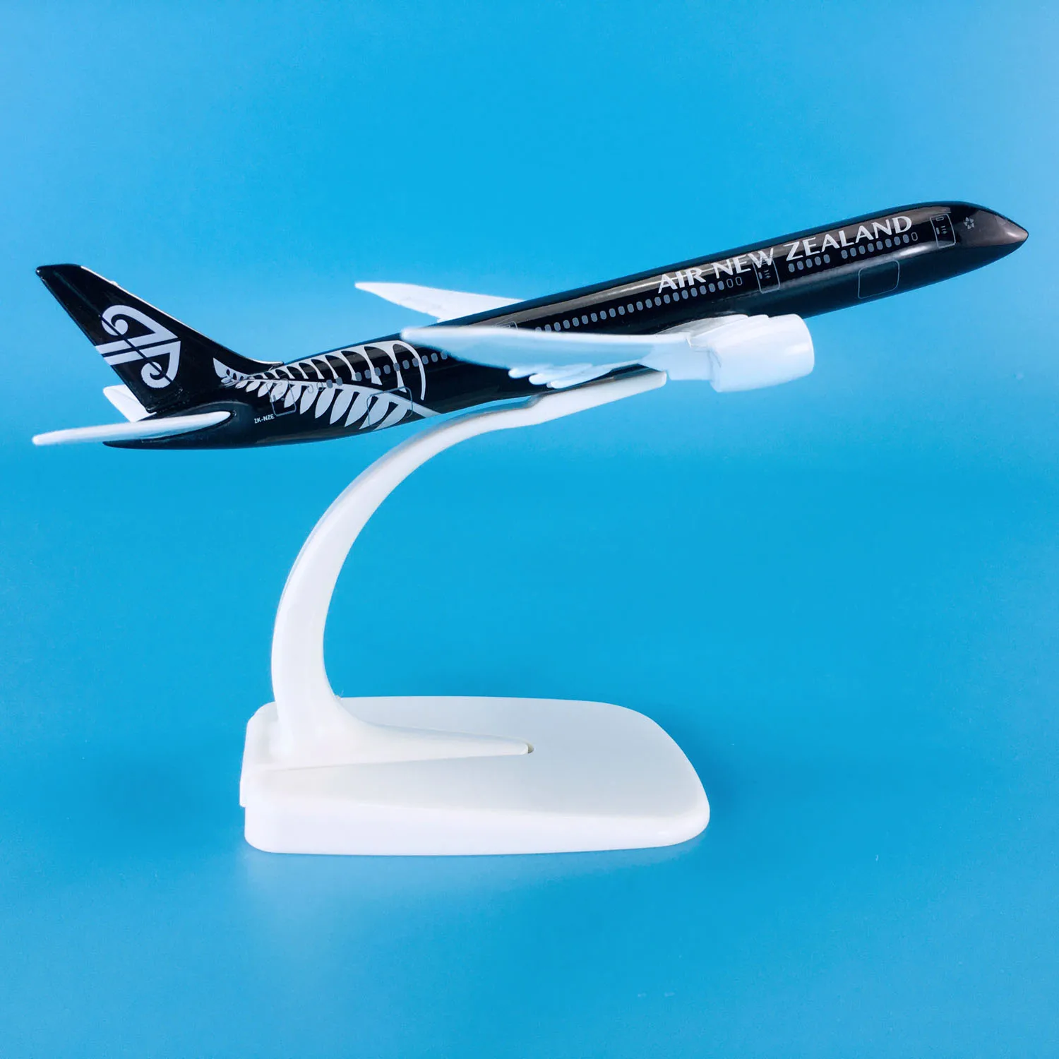 Baza Hot Sale Zinc Ally Material 1:400 16cm Airplane Aircrafts Boeing B787-9 Air New Zealand Plane Model