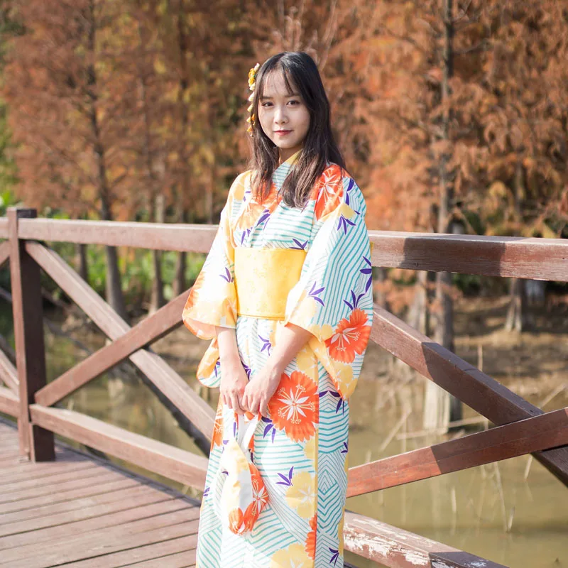 Jubah Kimono Tradisional Jepang Yukata Wanita Gaun Fotografi Kostum Cosplay Pakaian Vintage Motif Bunga Warna Kuning