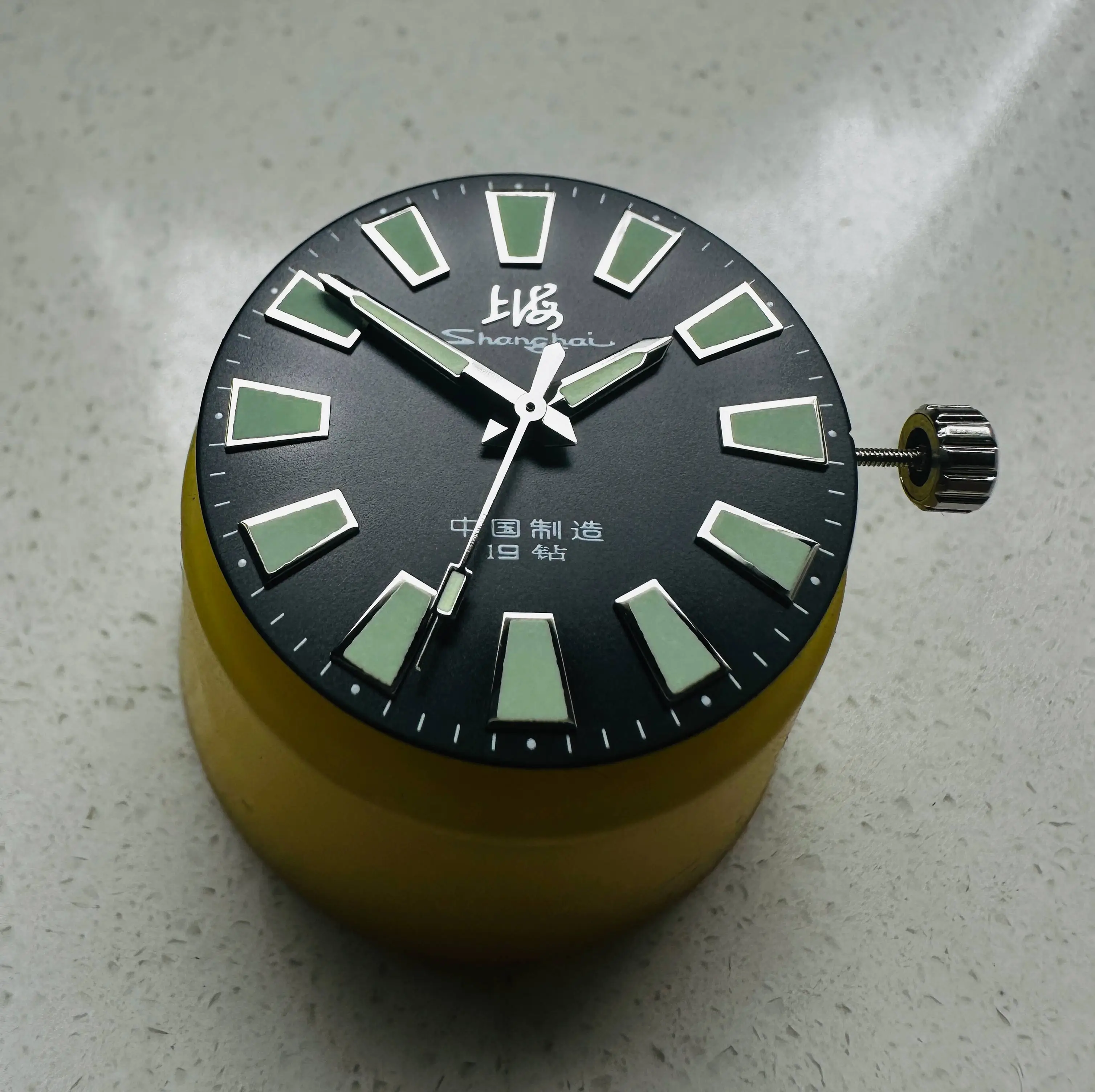 Shanghai 36mm Handaufzugs-Mechanische Uhr 7120 Wasserdichte Bauhaus-Design-Uhr für Herren mit Emaille-Zifferblatt – Detail 13