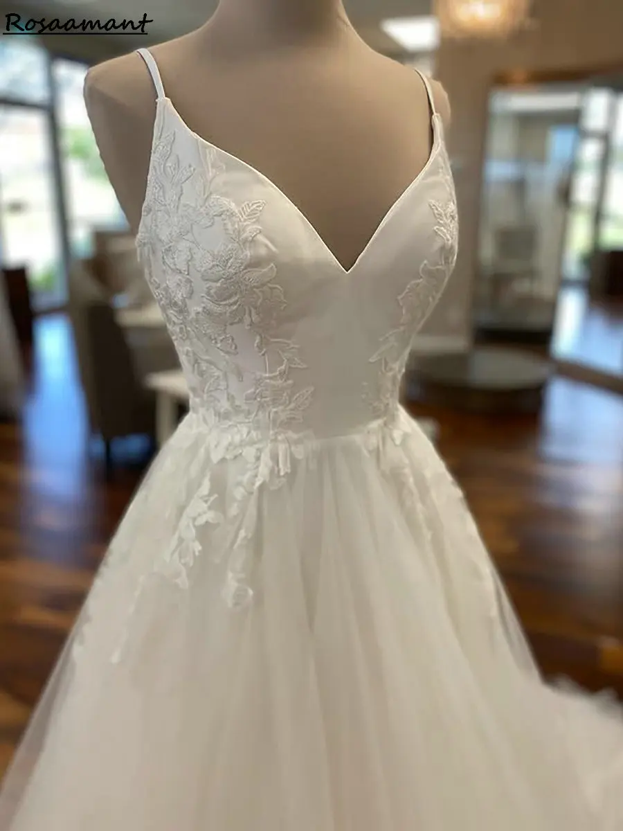 2025 Spaghetti Straps Appliques Lace A-Line Wedding Dresses V-Neck Sleeveless Country Bridal Gowns