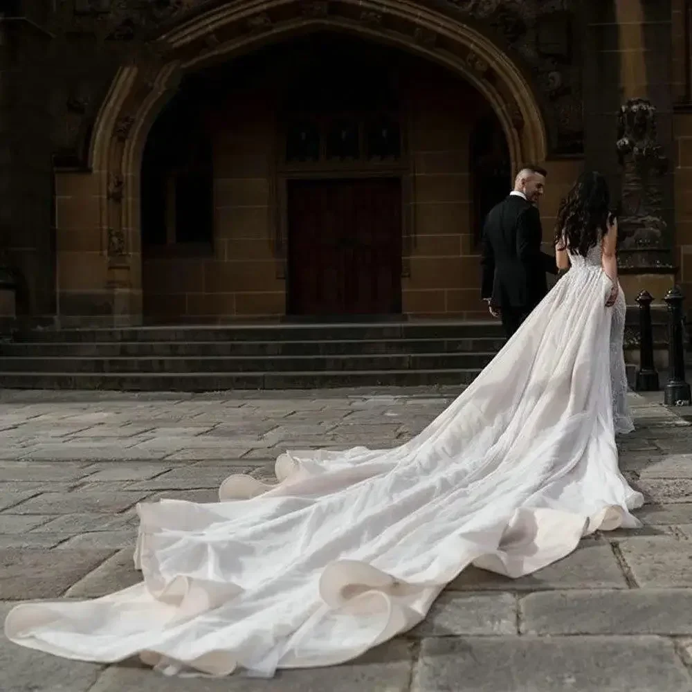 맞춤형 반짝이 비즈 스팽글 인어 웨딩드레스 캐시드럴 트레인 스파게티 스트랩 브라이덜 가운