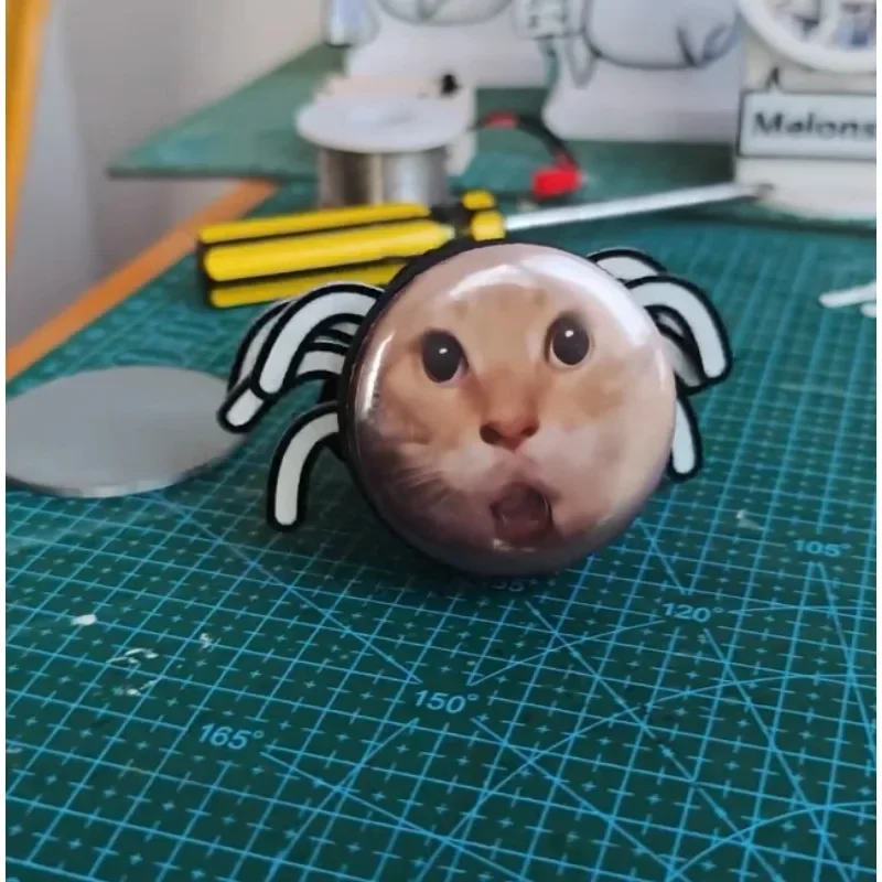 Spider octogenarian cat can crawl handmade 3D printing electric spider robot animal model