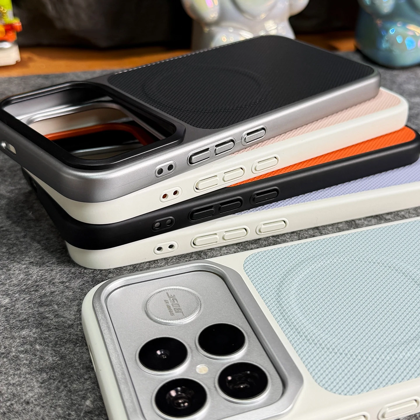 Luksusowe etui biznesowe z trójkątną teksturą, wykonane ze skóry PU i twardego PC, do Xiaomi POCO F8 Ultra Mi 17 Pro Max, z magnetycznym bezprzewodowym ładowaniem. — zdjęcie produktu 3