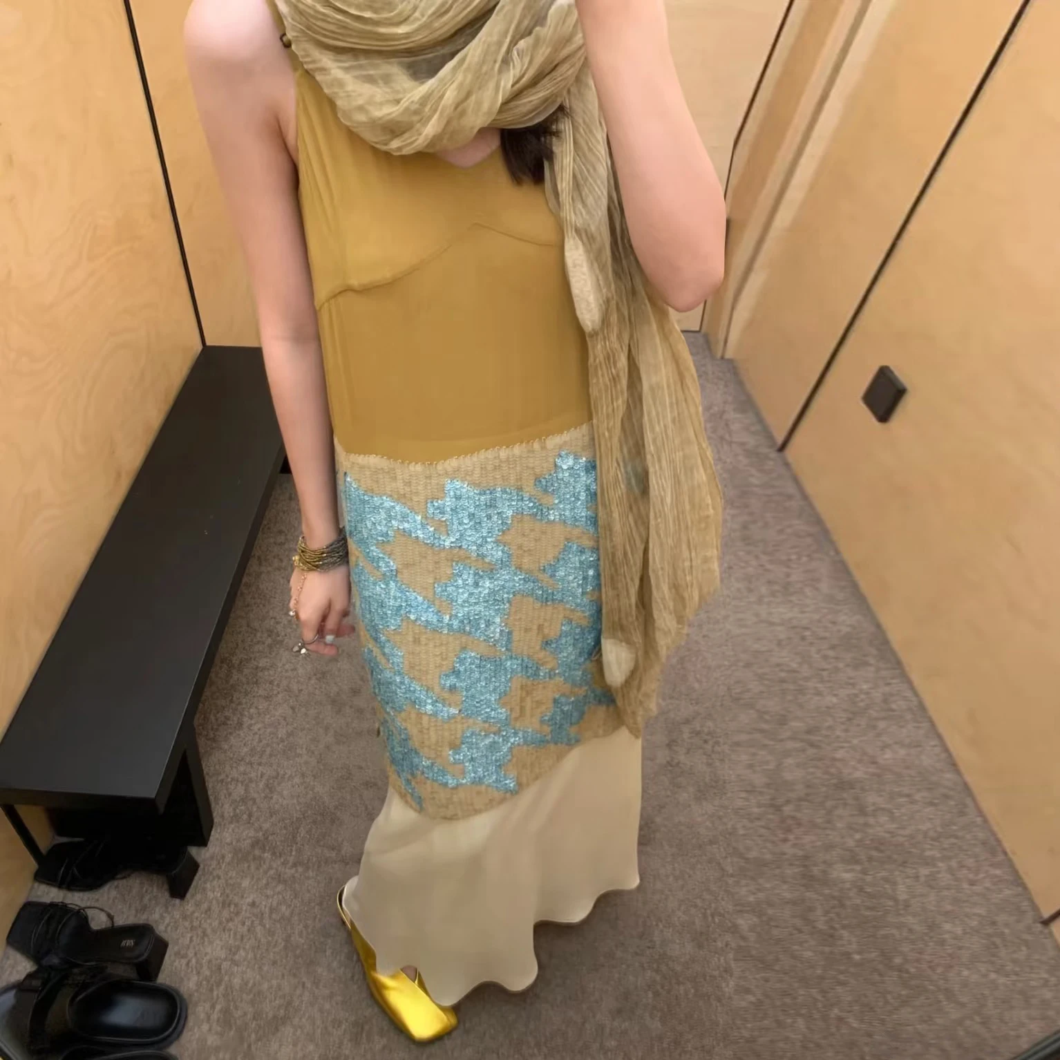 

Exquisite Heavywork Gold Sequin Embroidery Faionable Retro Vest Dr Silk Material Ele Robe for Women