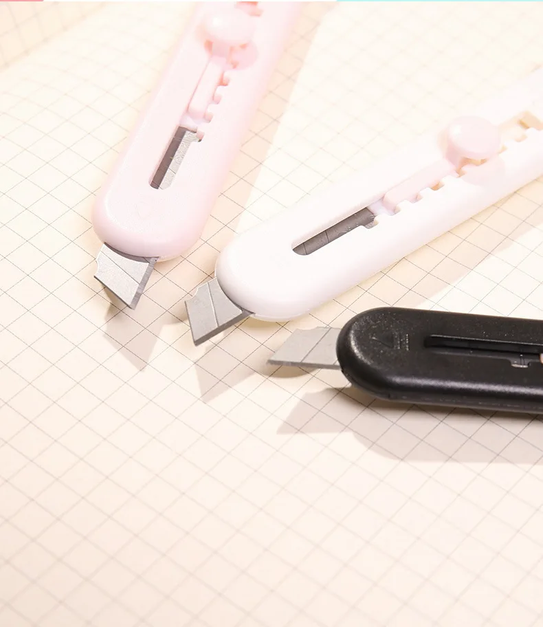 Mini Cat Paw Utility Knife Portable Box Cutter for Students, Express Parcel Unboxing, Paper Trimming, Wallpaper Cutting Tools