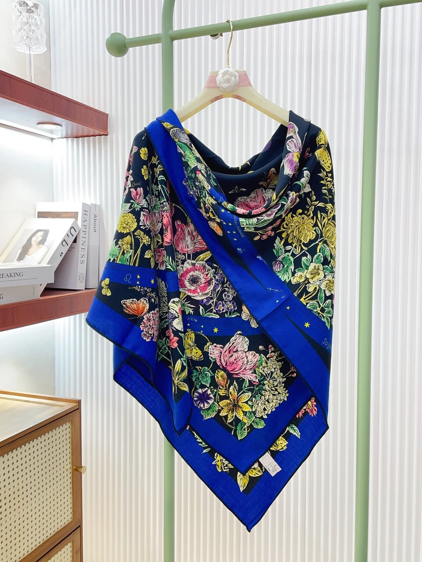 

New Spring Collection Stylish Cashmere Floral Square Scarf High-End Versatile Floral Scarf Perfect Gift for Mom or Girlfriend