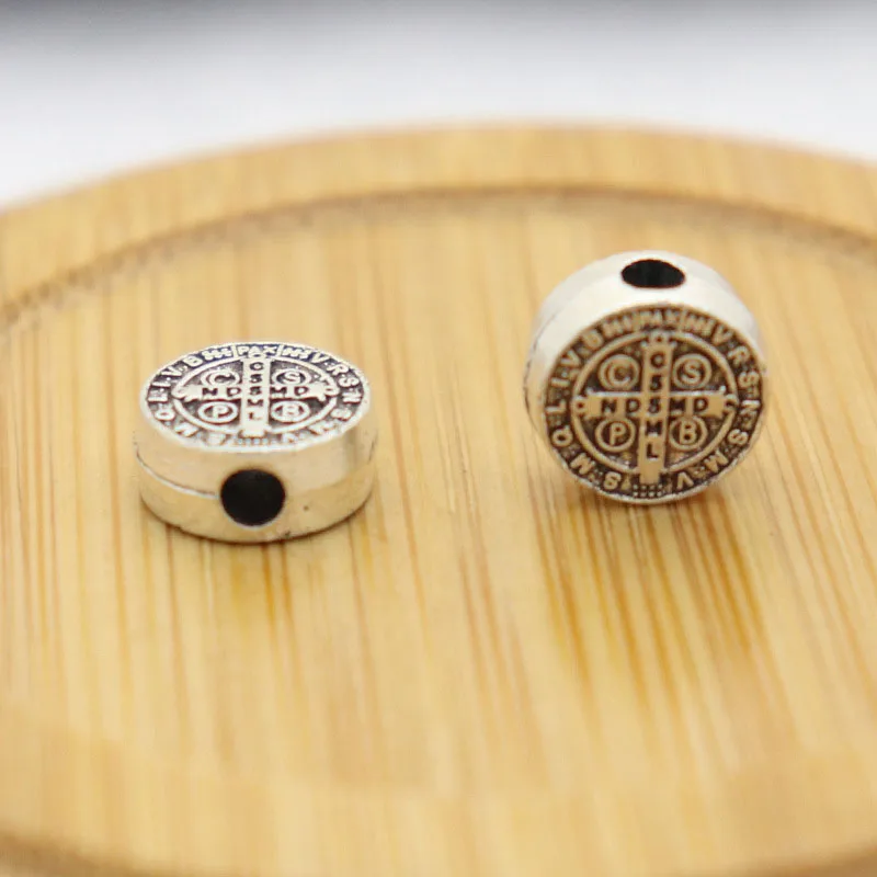50 Teile/los Katholischen Christian Jesus Perforierte CSPB ERSCHEINT St. Benedict 0,9 cm Runde Perlen Religiöse DIY Rosenkranz Halskette Teil Zubehör – Detail 3