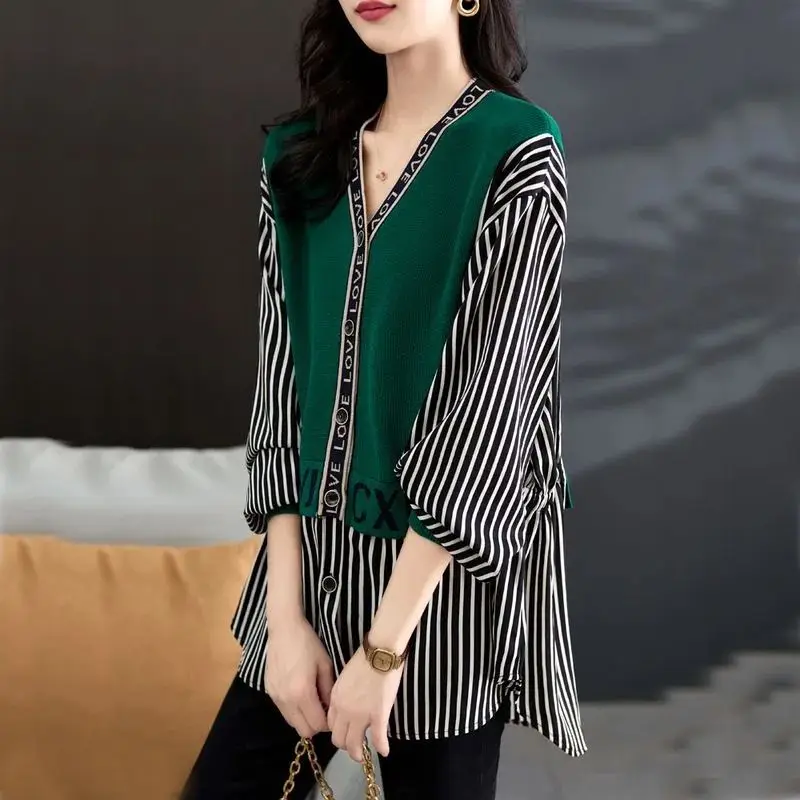 Blusa casual listrada para mulheres, 2 peças falsas, elegante com decote em v, roupa feminina de peito único, camisa solta, primavera e outono