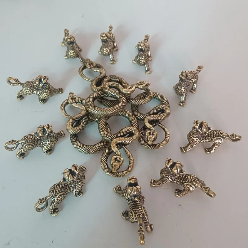 

1PCS Bronze Zodiac Animal Key Chain Pendant, Python, Unicorn Ornaments, Christmas Gifts, Party Decorations, Back To School Gifts