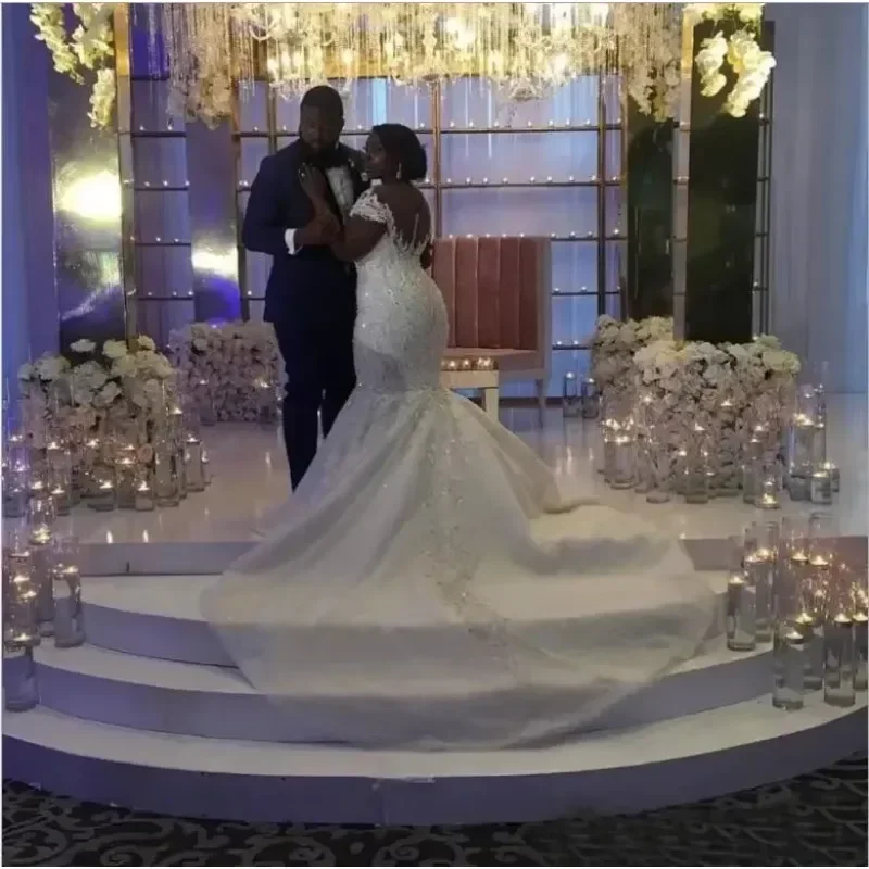 Customized African Woman Luxury Mermaid Wedding Dresses Sexy Fit And Flare Beading Wedding Gown With Royal Train