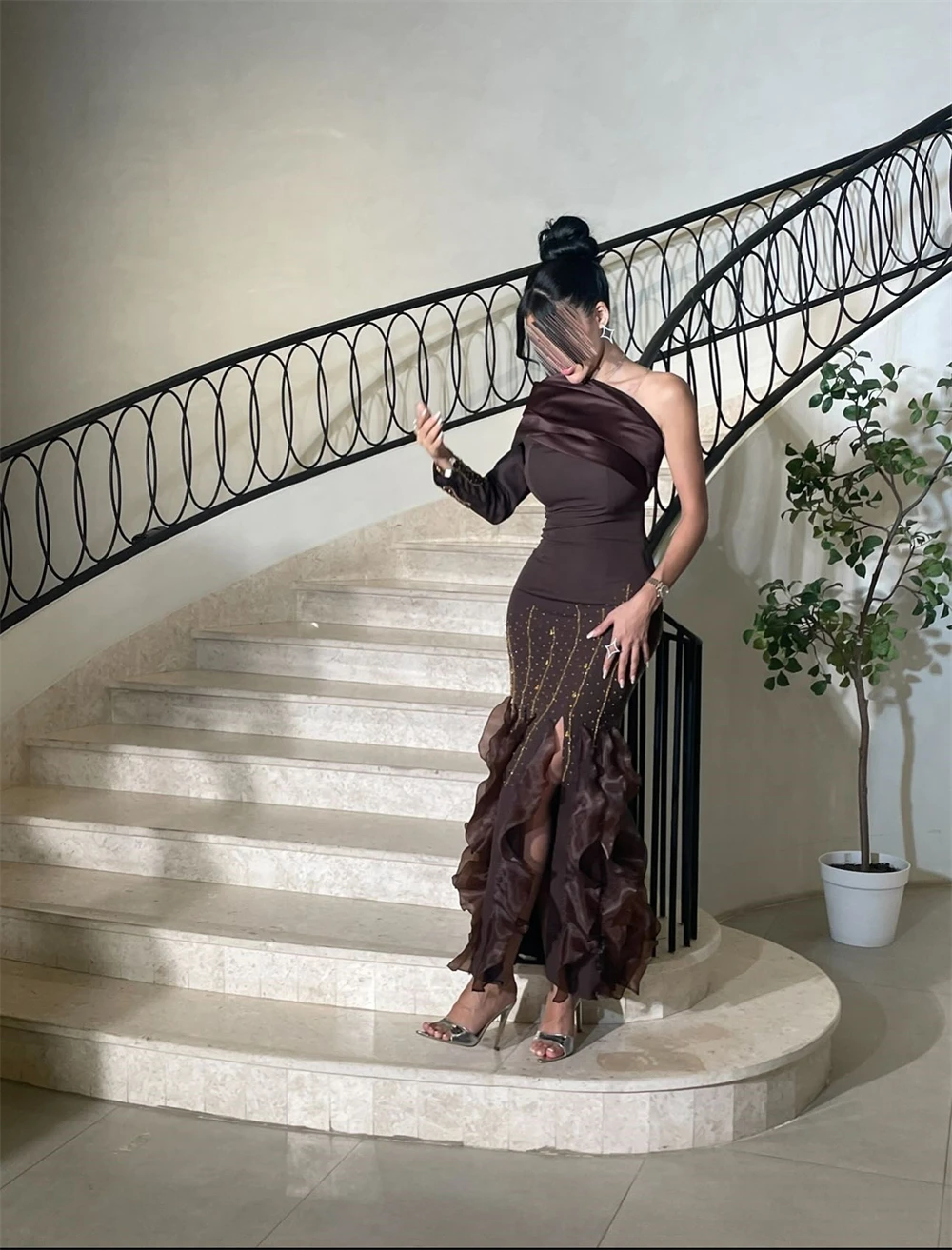 

Customized Simple russet Jersey Evening Dress Elegant One Shoulder Long Sleeves Celebrity Gowns Soft Mermaid Crystal Party Dress