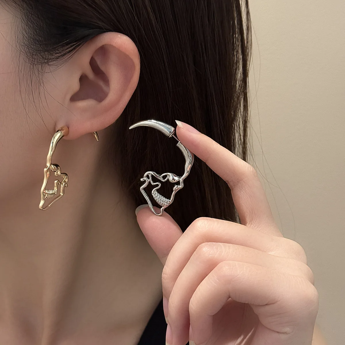 Cross border hollowed out skull stud punk style Gothic silver needle earrings, creative Halloween decoration