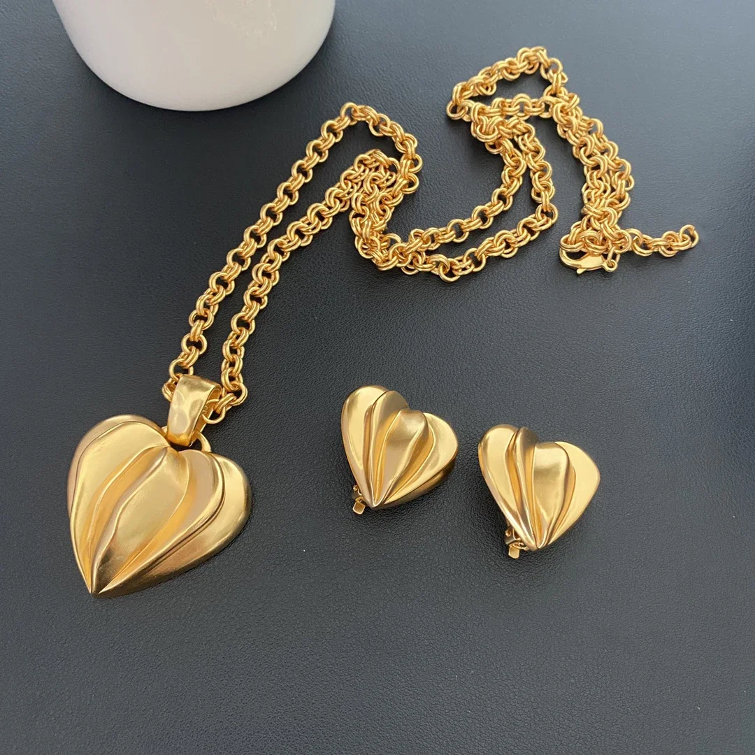 Europe Designer Brass Plated Gold Heart Earring Clip Women Top Quality Luxury Jewelry Trend