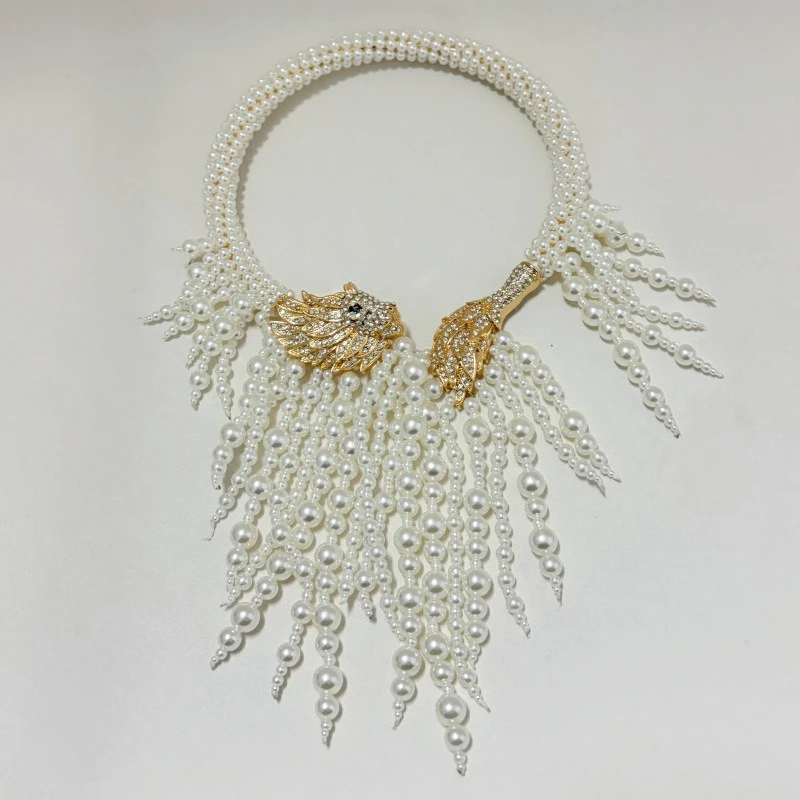 Handmade Beaded Pearls Tassel Choker Necklace, with Embossed Glittering Crystal Lion Head Design, Collares Accessories