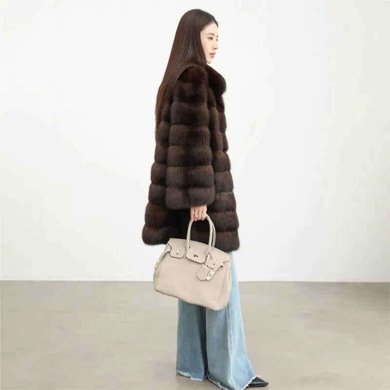 معطف جديد متوسط الطول باللون الأرجواني والأسود والذهبي مع فرو للنساء #2