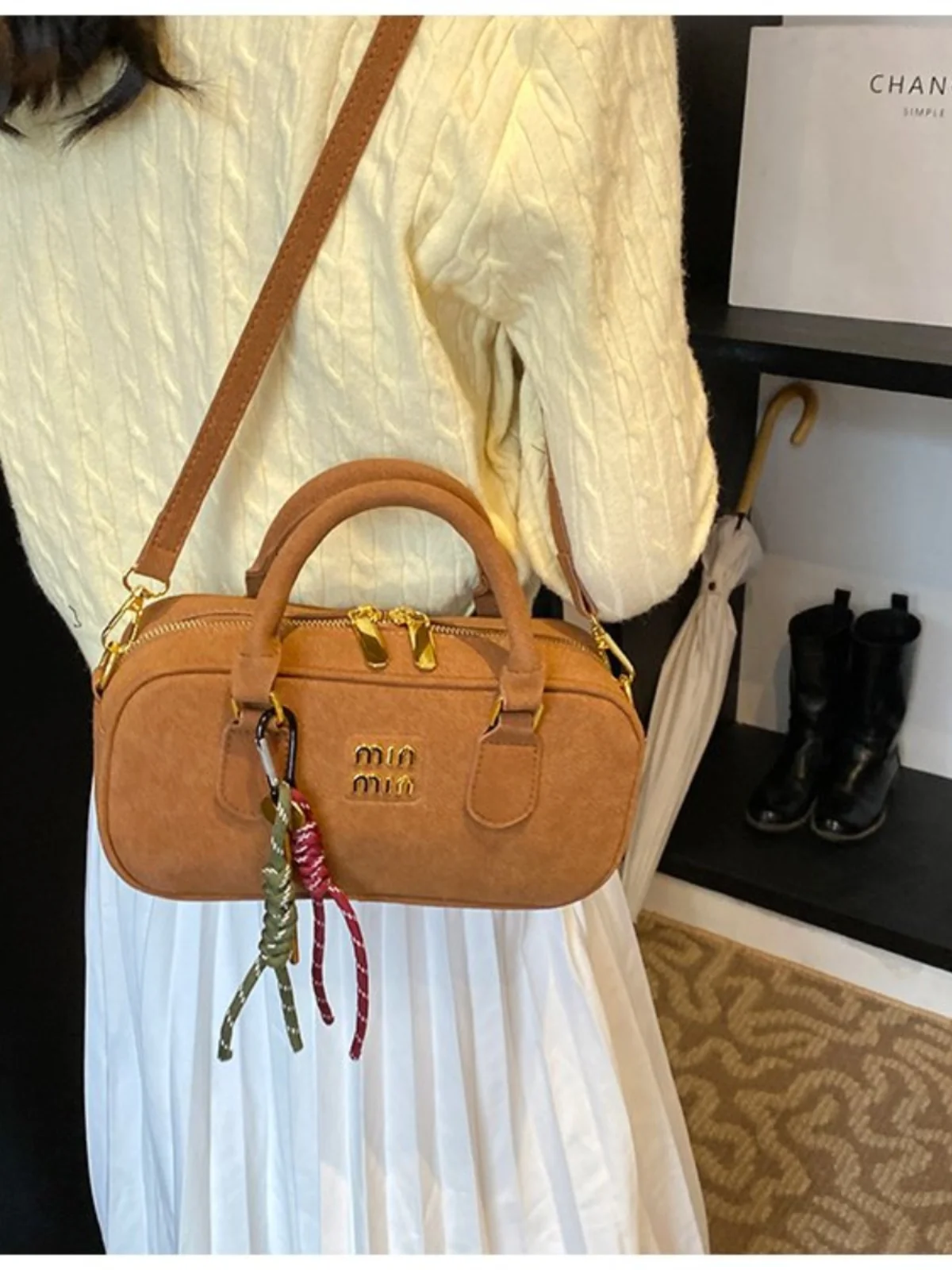 

Luxury designer autumn and winter retro frosted small bag female 2025 all-match messenger bag super fire portable bowling bag