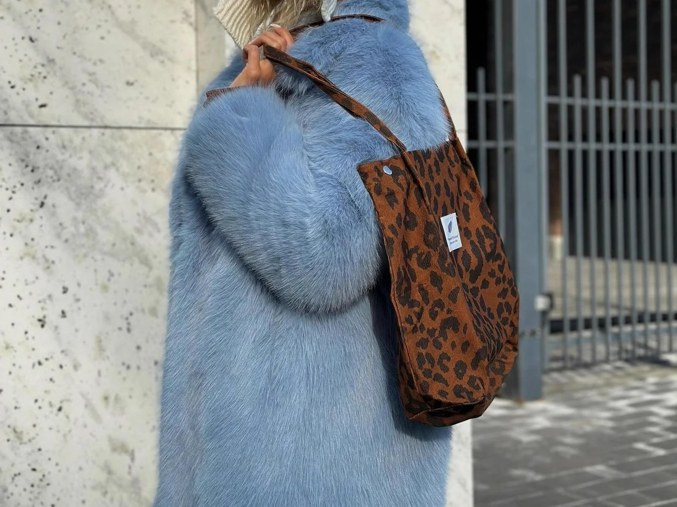 Mid To Long Length Women's Faux Fur 2025 Autumn and Winter Fashion Top Soft and Environmentally Friendly Fur
