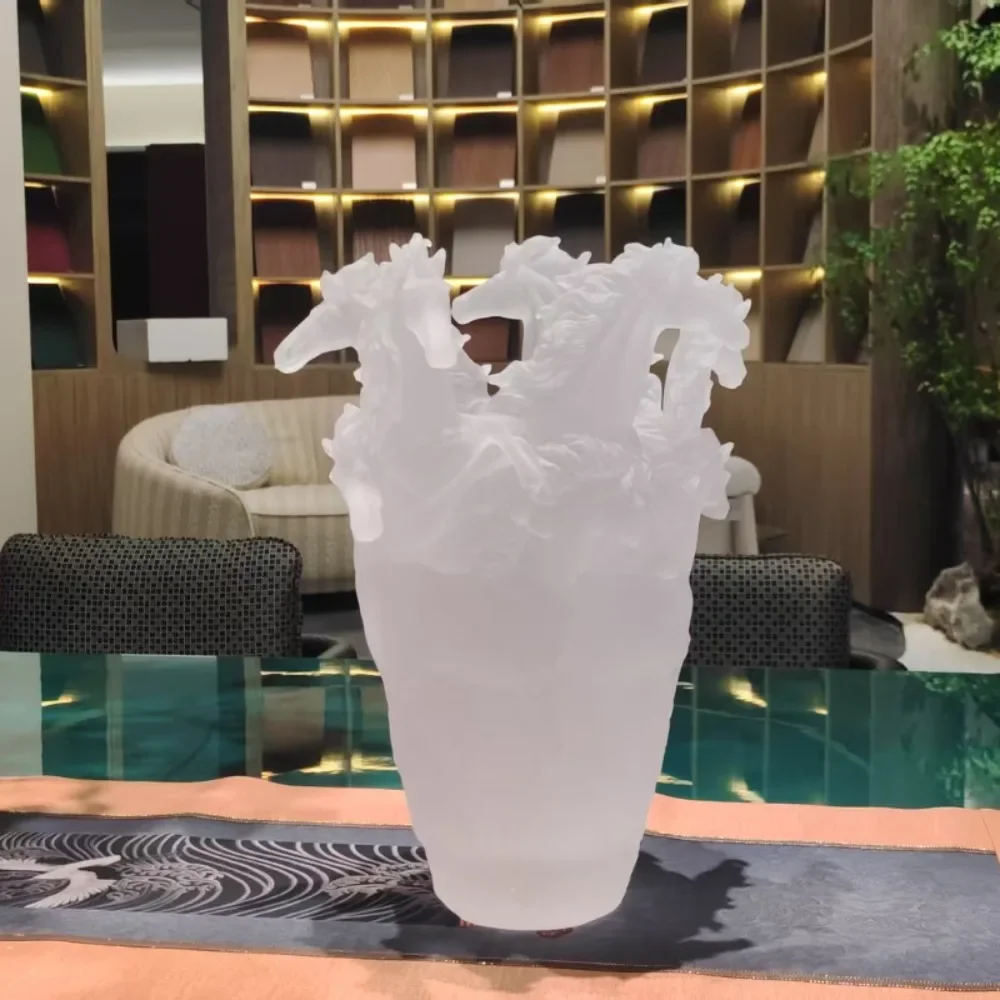 

Popular Prodhome Decoration Horse Head, Luxury Modern Style, High-end Home Decoration White Glazed Vase Suitable For The Office.
