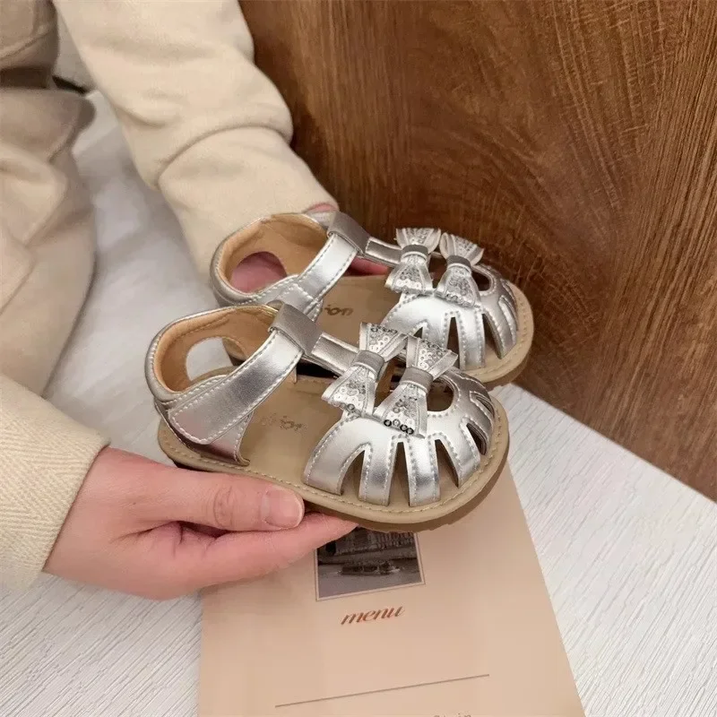 

Girls Walking Shoes Hollowed-out Elegant 2025 Summer New Baby Princess Sandals Soft Sole Non-slip Kids Beach Shoes Korean Style