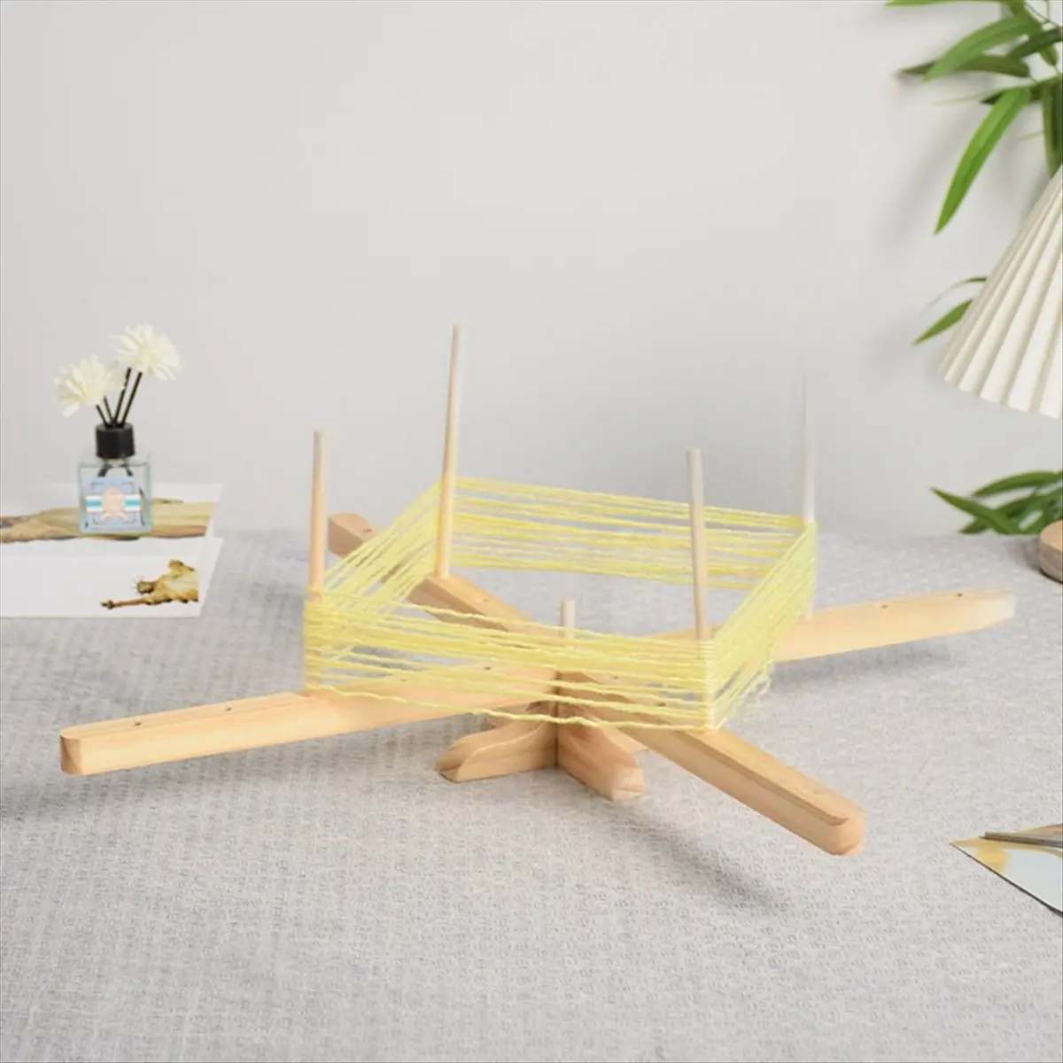 Tabletop Style Wooden Yarn Yarn Winder Pine Wood Yarn Winder Holder Ergonomic Rotatable Wool Yarn Winder