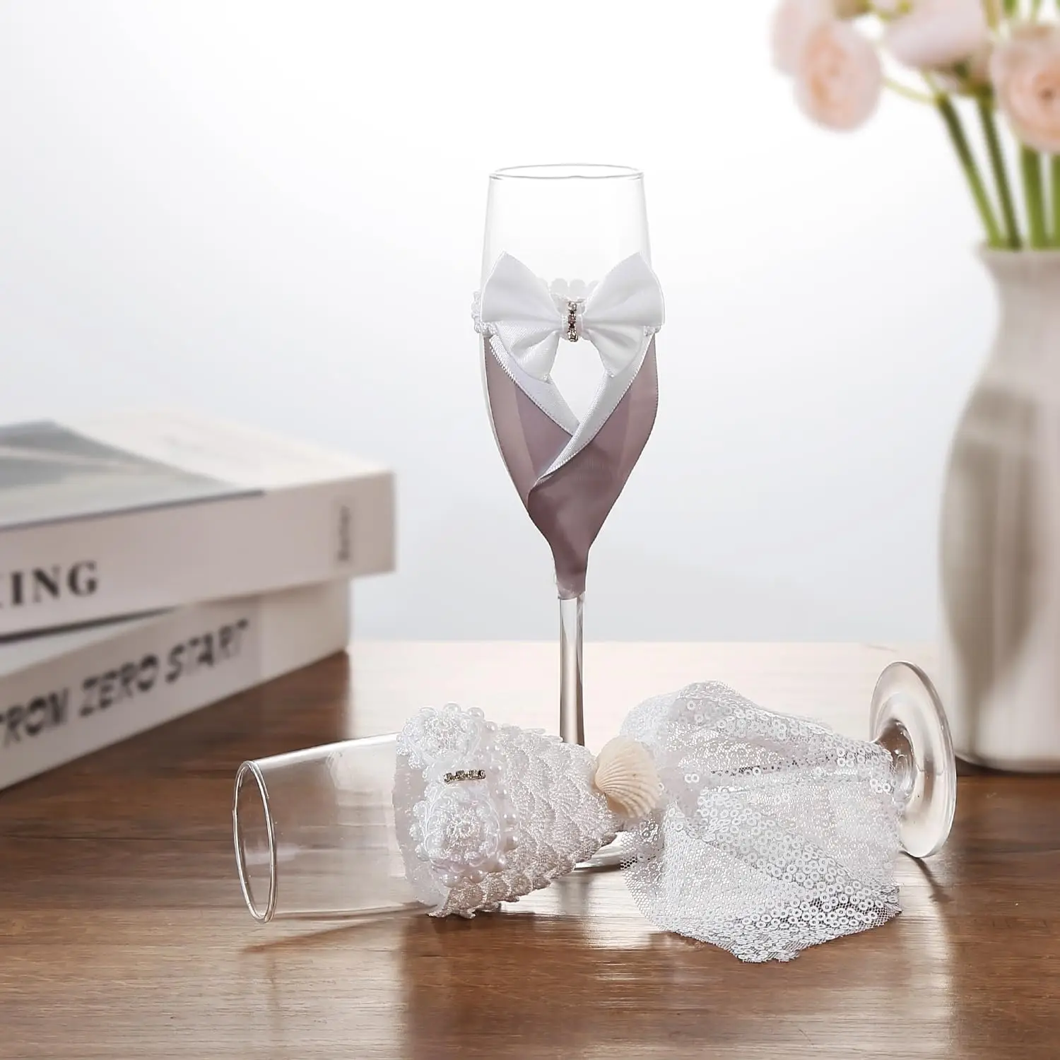 Delicate wedding wine glasses Wedding dress style Champagne glasses Romantic glasses for the bride and groom's banquet