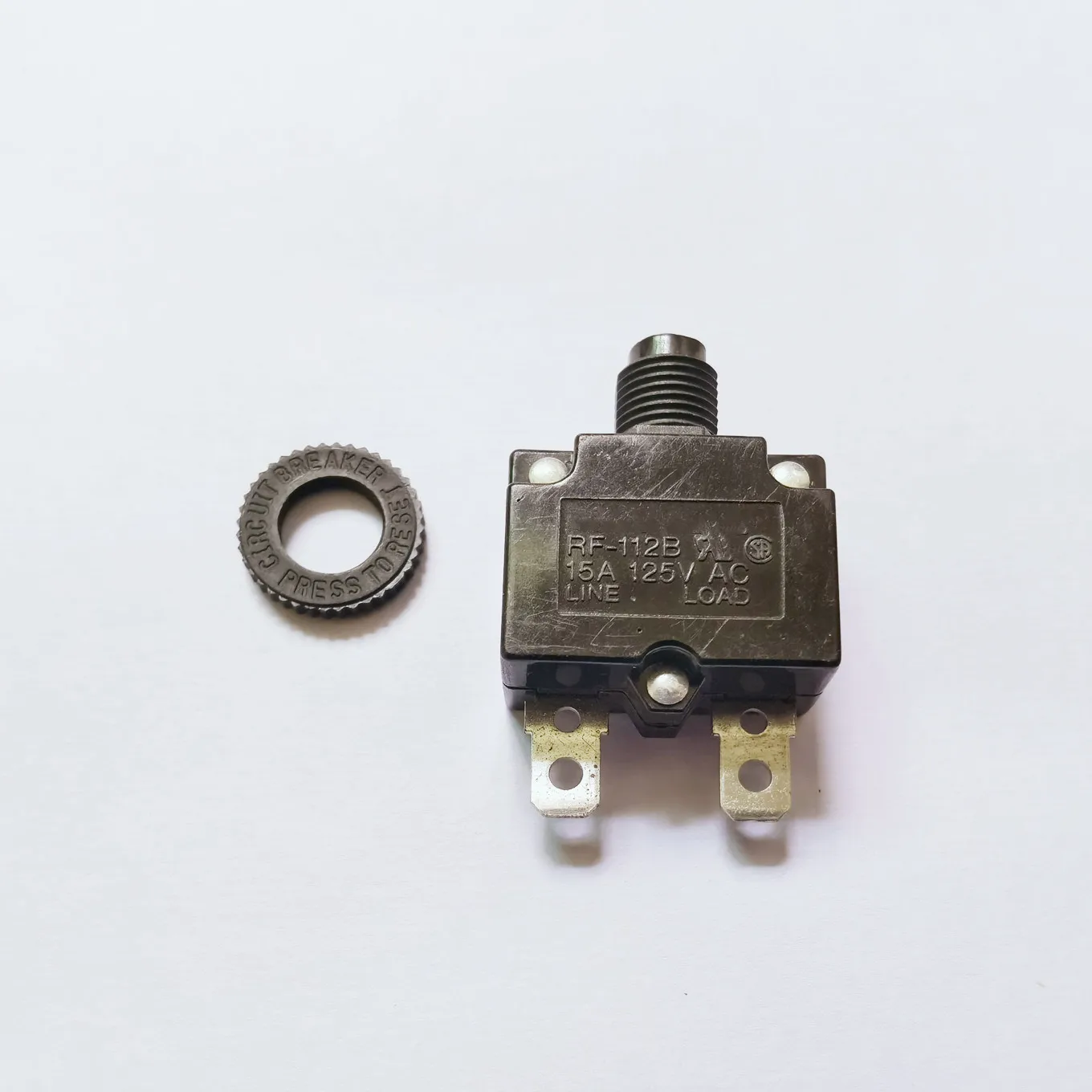 

Оригинальный новый 100% автоматический выключатель RF-112B 15A 125V AC, прямая защита