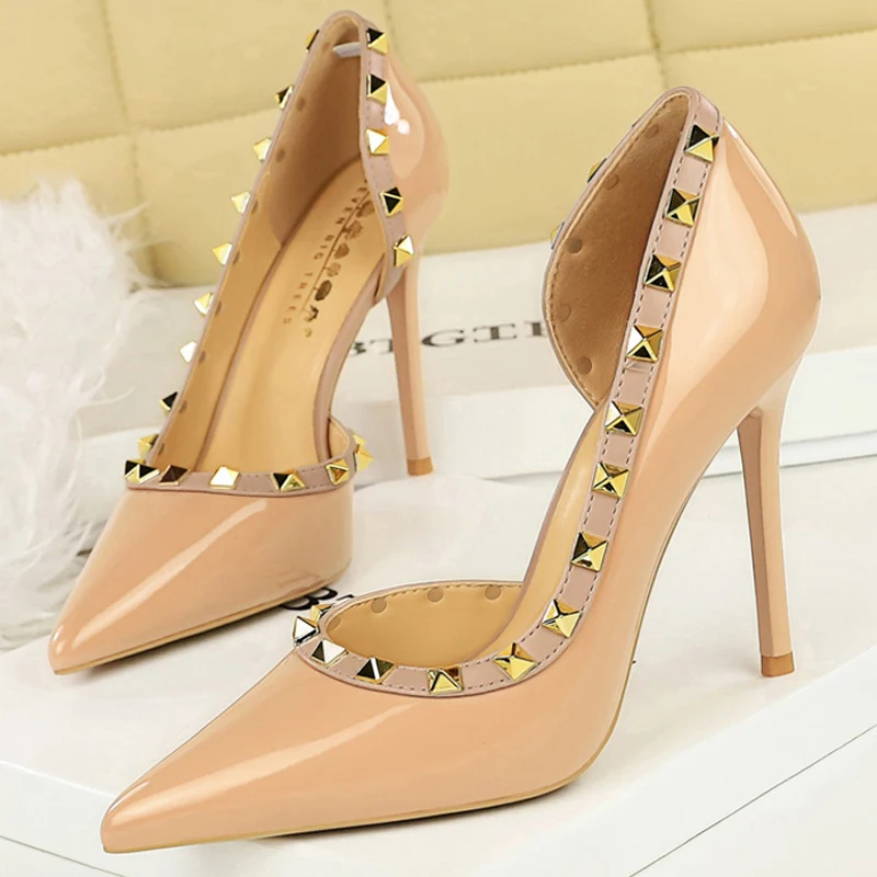 

Sexy Women Pumps Rivet Design High Heels Women 10.5 CM Stiletto Patent leather Ladies Pumps Luxury banquet shoes Plus Size 43