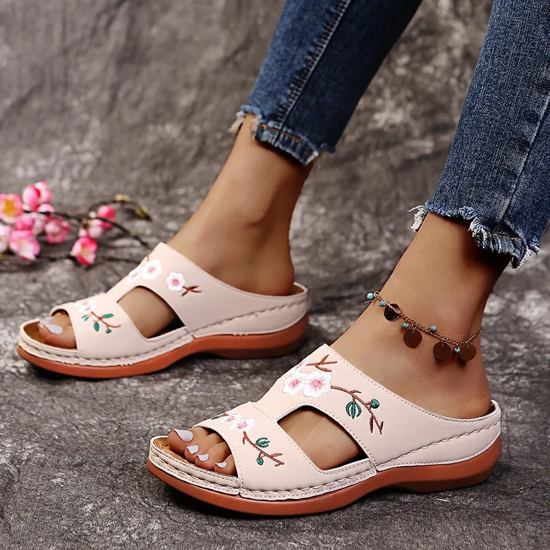 Women Slippers Embroider Flowers Leather Woman Sandals 2024 Outdoor Light Casual Wedges Slippers Slip on Summer Shoes for Women