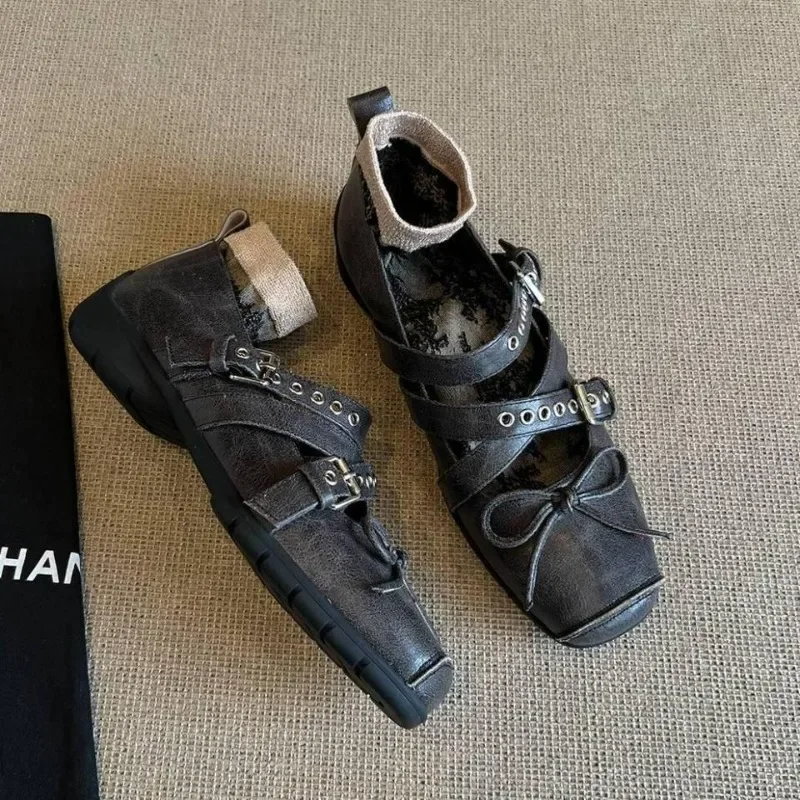 2025年春と秋の新作、浅履きのスクエアトゥフラットシューズ、レトロで多機能なボウ付きバレエシューズ（レディース）