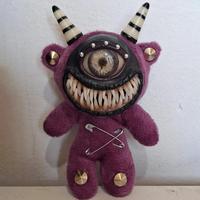 Gothic Halloween Keychain Handcrafted Creepy Cute Plush Doll Keychain with One Eye Weird Horror Doll Design Backpack Accessories