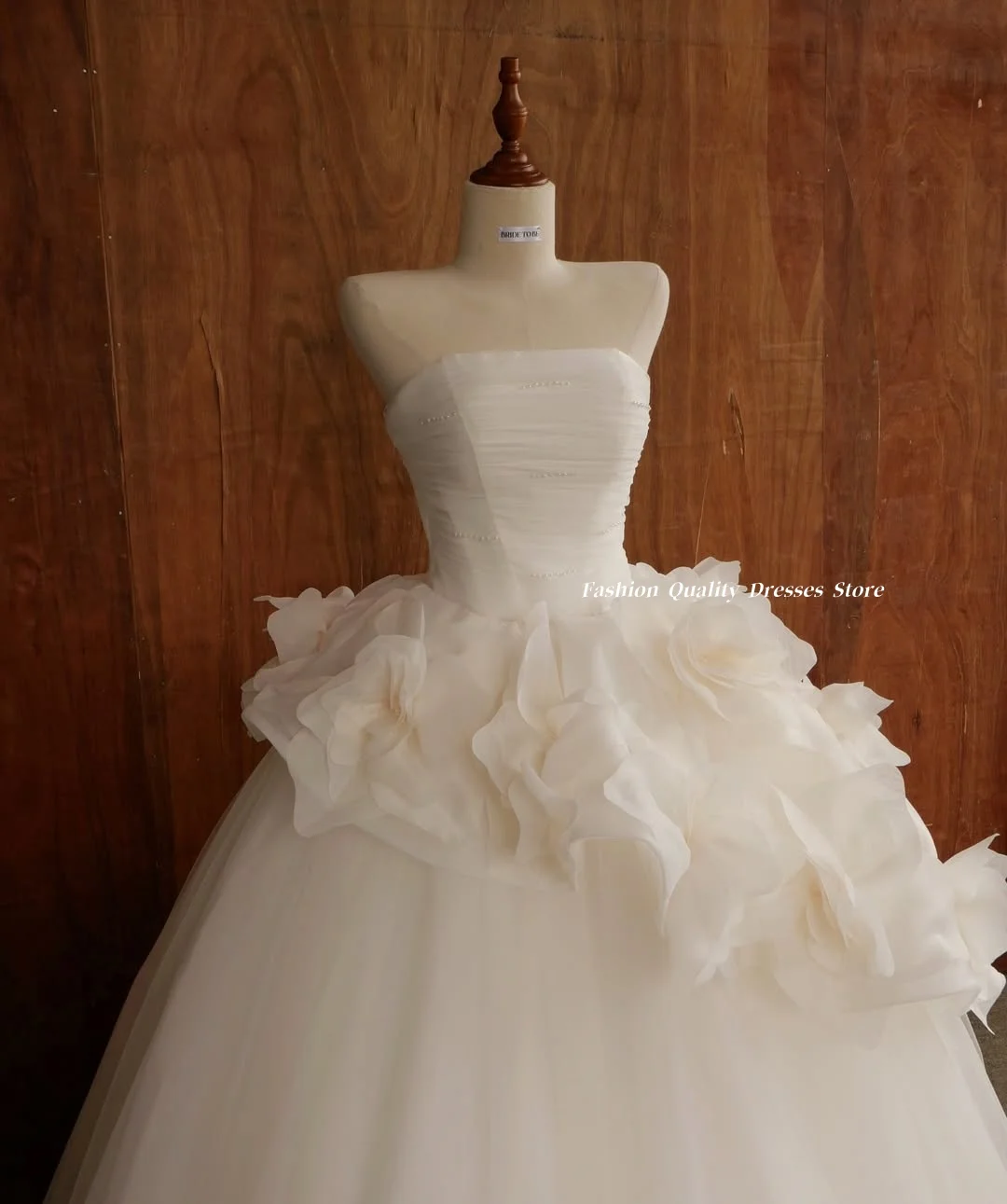 Wedding Dresses Strapless Bride Gown Pleated Beaded Top Oversized Organza Flower Detail Fluffy A Line Wedding Gown Customized