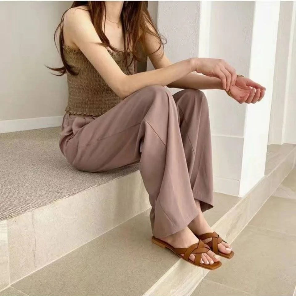 2023 sandal datar musim panas untuk wanita sepatu wanita rumah tangga antiselip sandal hak rendah mode lembut dalam ruangan sandal wanita