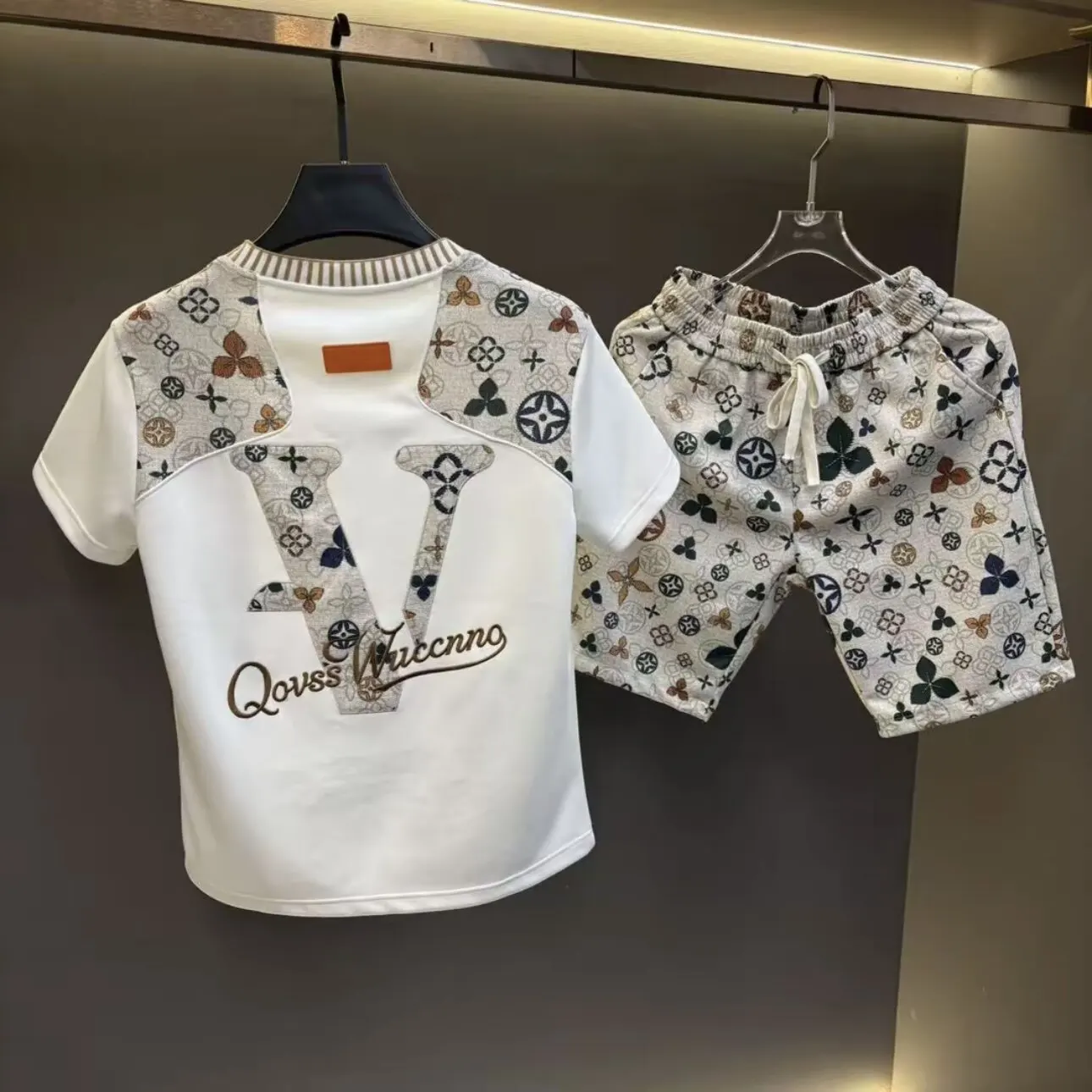 2026 summer new men's round neck short-sleeved light luxury ruffian handsome breathable straight five-point pants