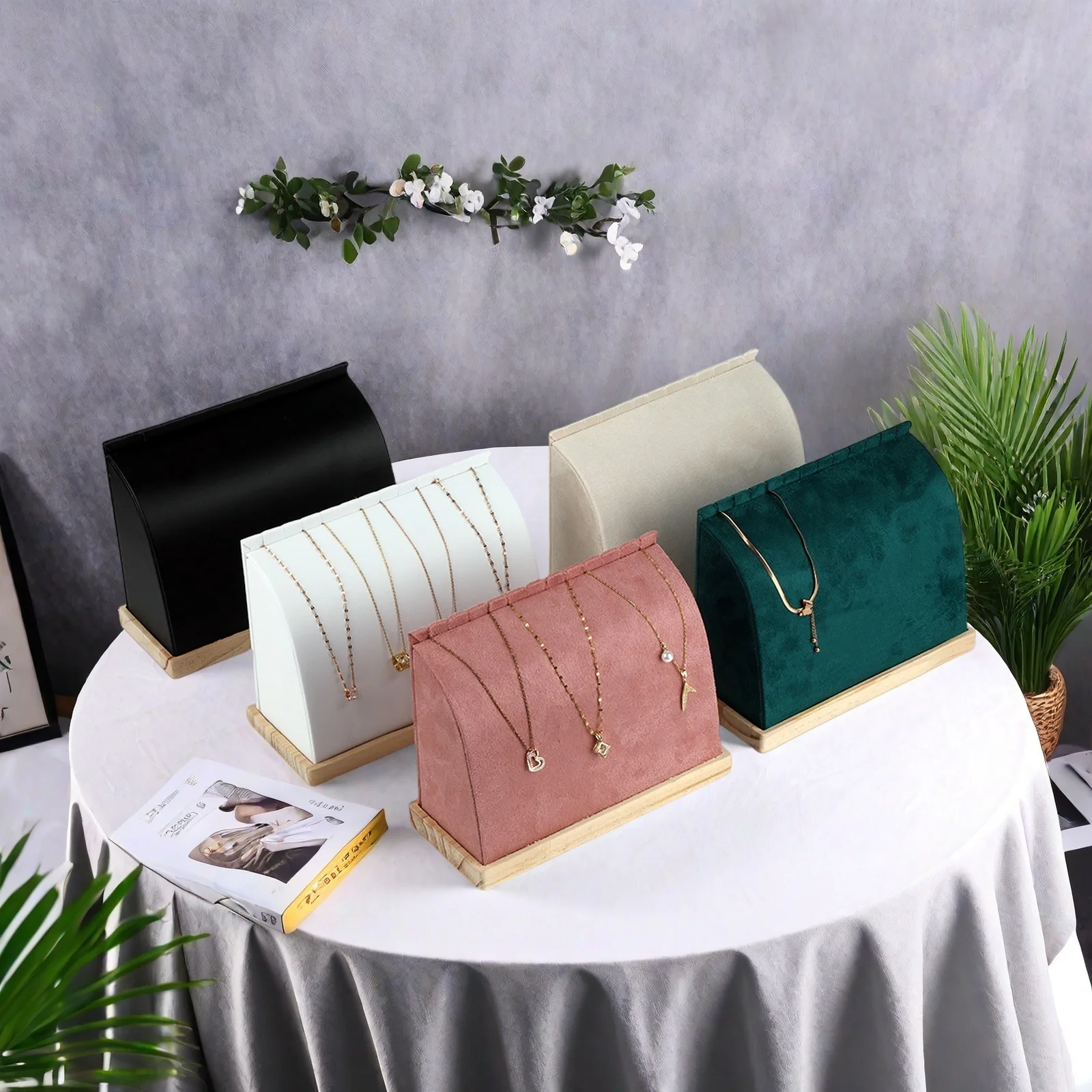 

Arc Shaped Wooden Necklace Display Stand Velvet PU Leather Mat Jewelry Storage Showcase Holder Organizer for Retail Store
