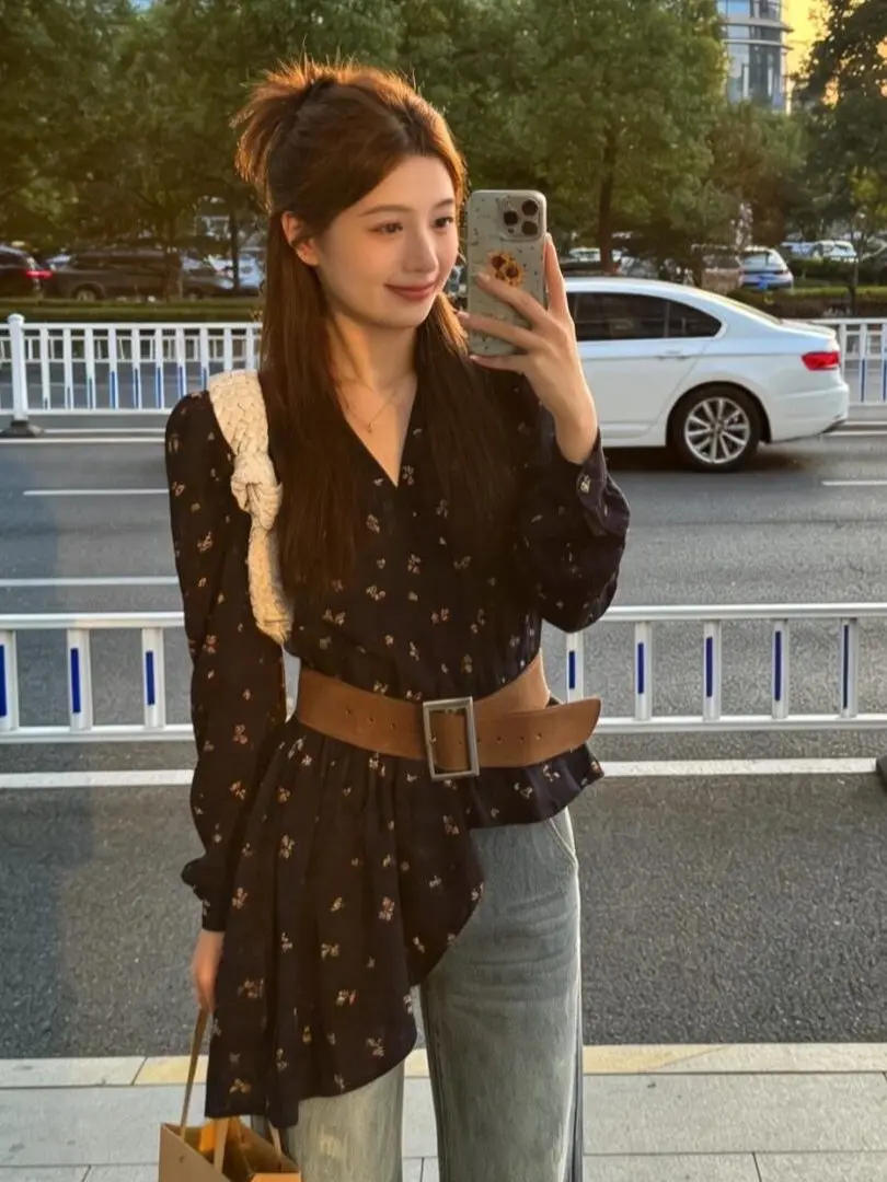 

Retro Unique Beautiful Miu Style Women's Spring Shirt Hong Kong Style Floral Print Fashion Asymmetrical Hemline Cotton Polyes...