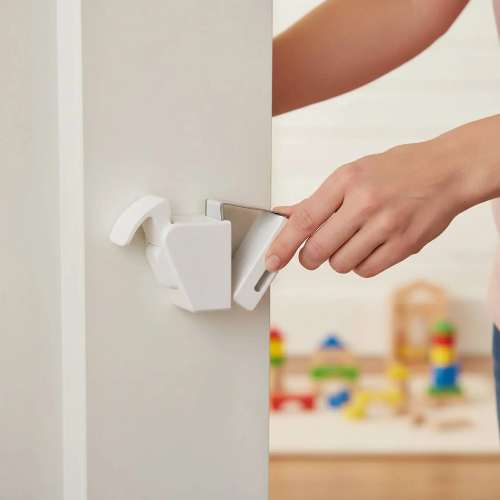 Child Resistant Door Fastener No-Tool Installation Portable Door Fastener Home Safety Device Added Security for Students