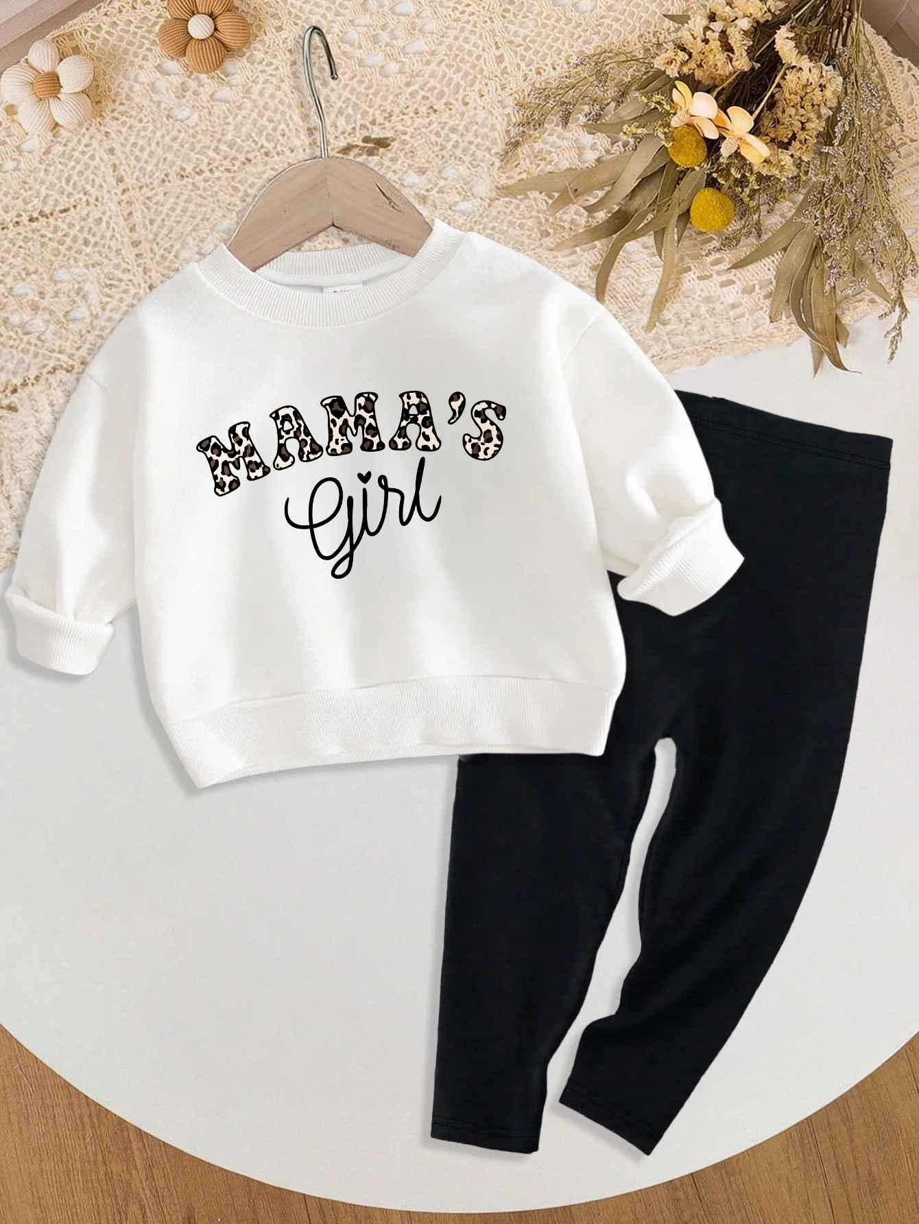 

Комплект из 2 предметов для маленьких девочек, простой и универсальный весенне-осенний стиль, детский топ с леопардовым принтом и круглым вырезом в рубчик + однотонные брюки с эластичной резинкой на талии, детская элегантная и молодежная одежда