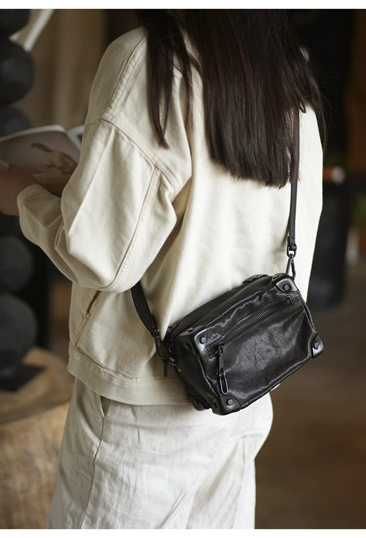 PNDME einfache Vintage-Umhängetasche aus hochwertigem Echtleder für Damen, luxuriöse handgefertigte Rindsleder-Schultertasche für Outdoor-Reisen. – Detail 7